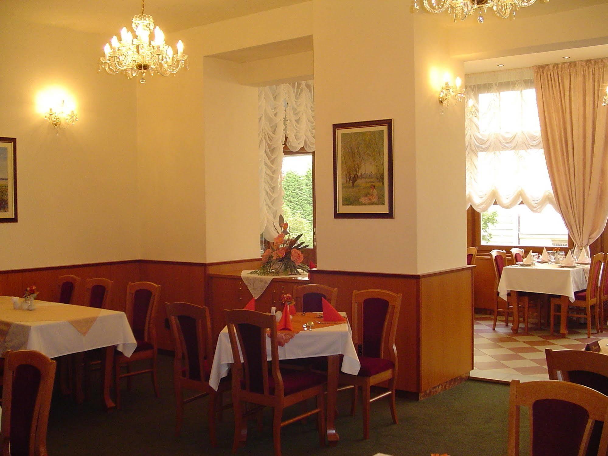 Hotel Modena Karlsbad Buitenkant foto
